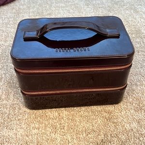 Bobbi Brown Train Case